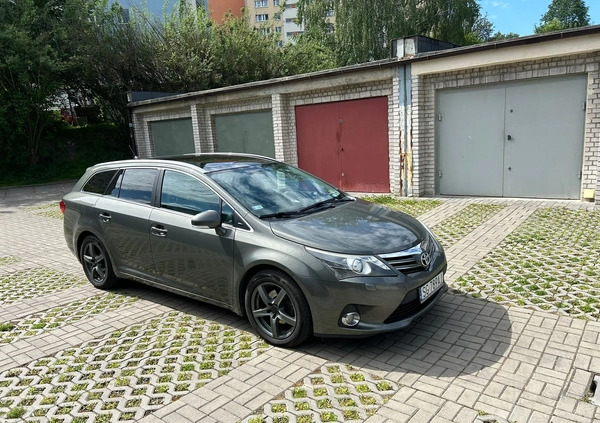 Toyota Avensis cena 38800 przebieg: 190000, rok produkcji 2012 z Gliwice małe 232